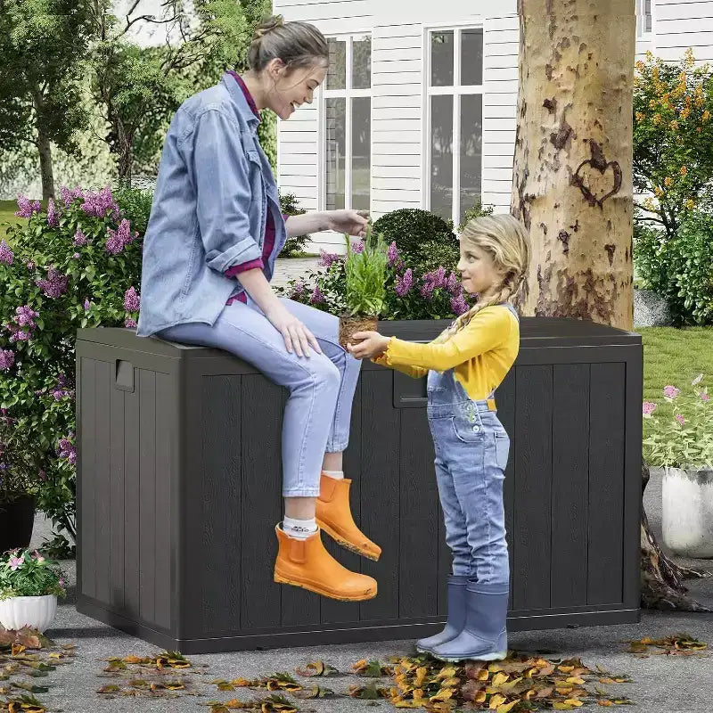 Coffre de rangement extérieur de 492 litres, grande boîte de rangement en résine à grain de bois, organisateur de patio étanche pour jardin, pelouse et bord de piscine