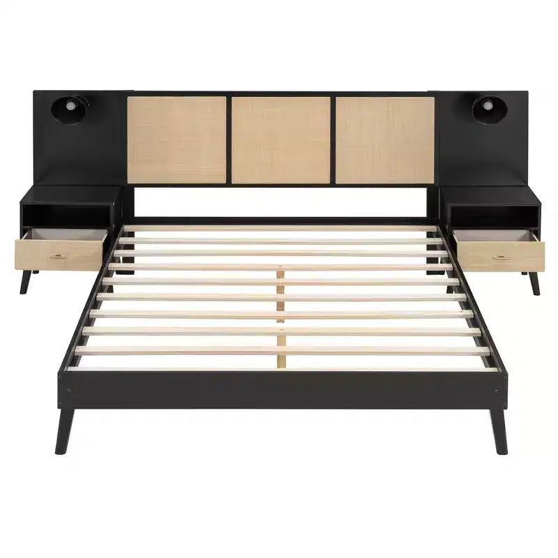Lit plateforme en bois Queen Size avec 2 tables de chevet, 2 lampes et tête de lit en rotin, Noir